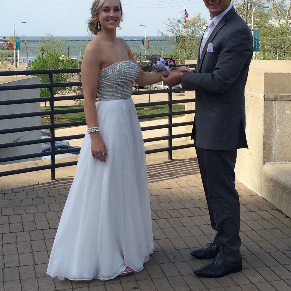 Stunning Sherri hill gown size 2 with beaded top